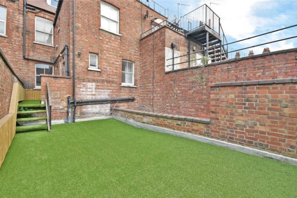 Luxury 3 Bed Apartment - Huge Outdoor Terrace & Amazing Transport Links London Kültér fotó